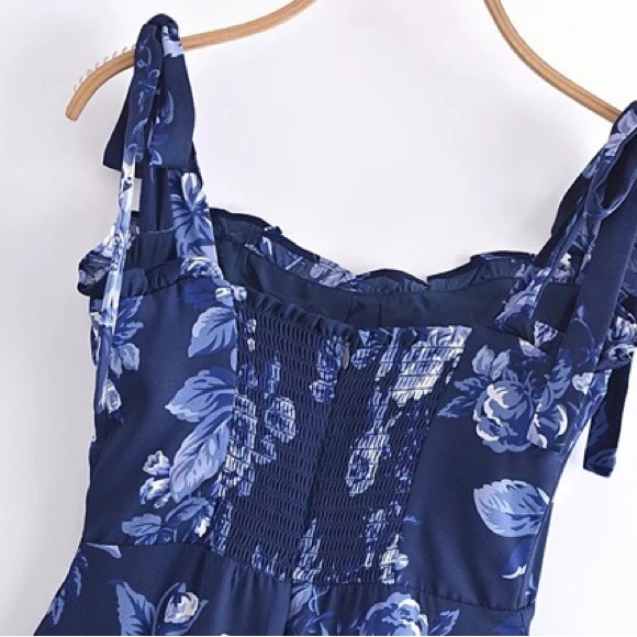 Floral summer dress with sphagetti straps and ruffled bottom - Picture 2 of 5